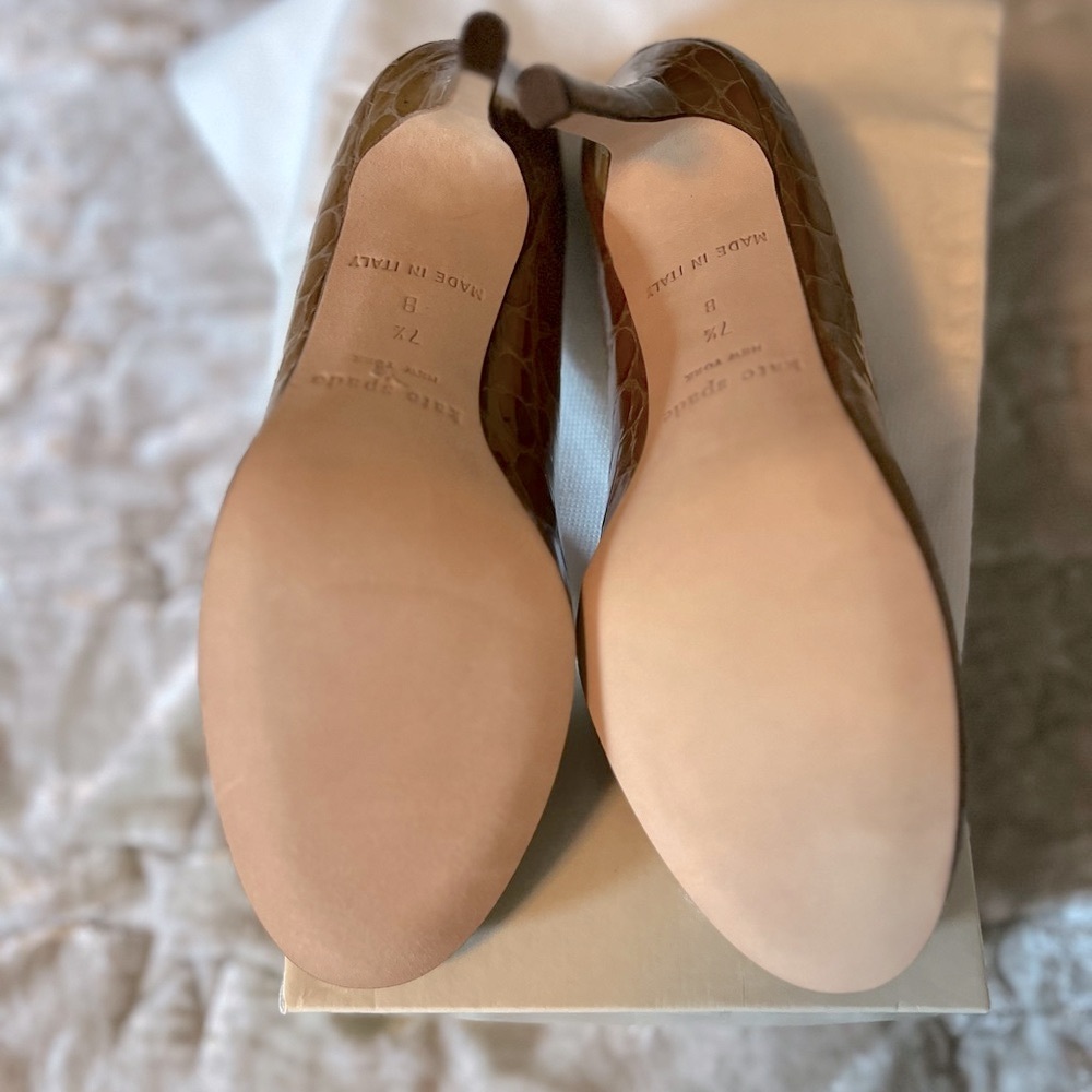 NEW IN BOX KATE SPADE KAROLINA CAMEL CROC HEELS SIZE 7.5 - Picture 2 of 13